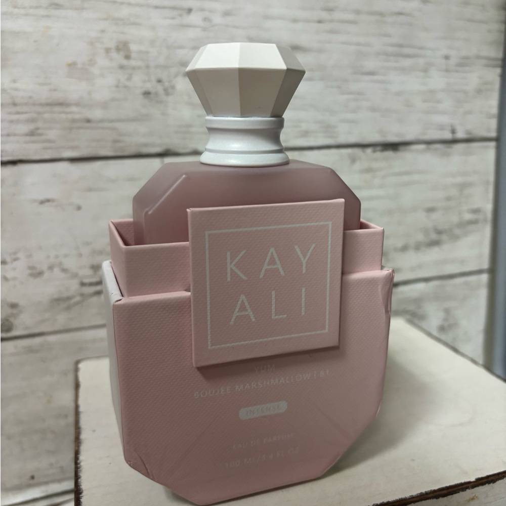 Kayali Huda boujee marshmallow 81 intense - Picture 3 of 5